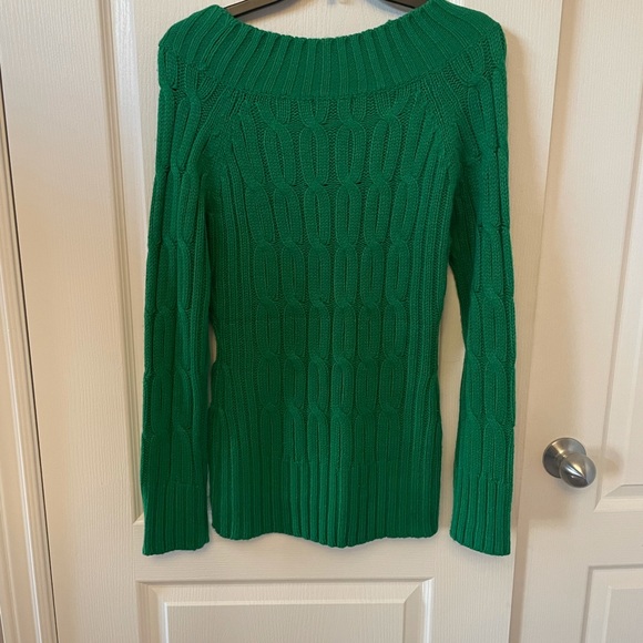 Green sweater - Picture 2 of 3